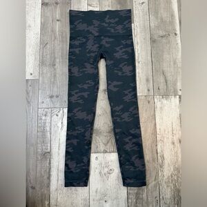 Spanx Womens Leggings Medium Gray Camo Look At Me Now 23” Slimming